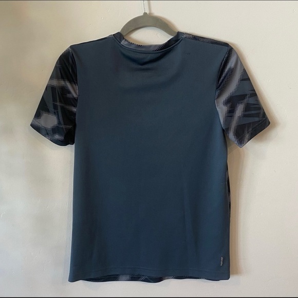 Adidas gray athletic T-shirt - Picture 2 of 6